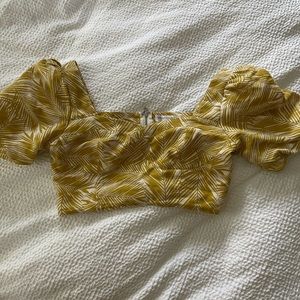 Palm design puff sleeve vestique top